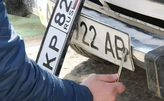 До июля крымских водителей не будут наказывать за украинские номера