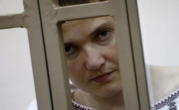 Савченко, обвиняемой в гибели журналистов, зачитывают приговор 