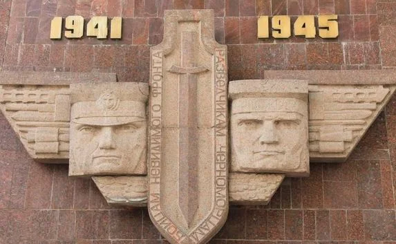 К майским праздникам в Севастополе отмоют памятники
