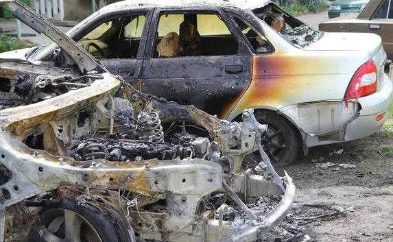 BMW керченского чиновника сожгли дотла неизвестные