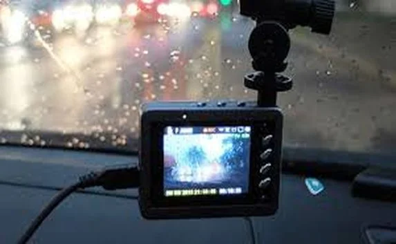 Севастополец украл из автомобиля видеорегистратор 