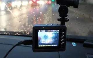 Севастополец украл из автомобиля видеорегистратор 