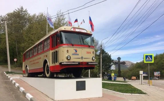 Легендарный крымский троллейбус вернулся на своё место