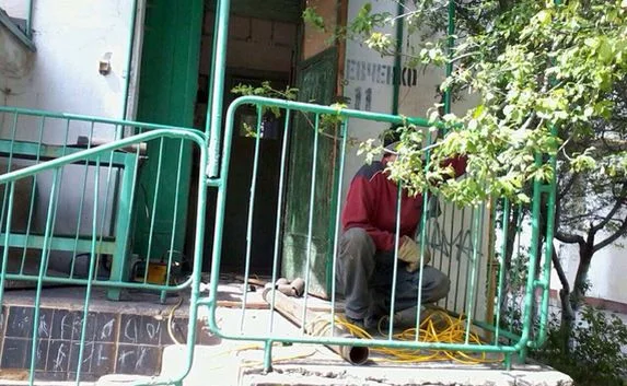 Сварочную мастерскую открыли прямо в жилом многоквартирном доме