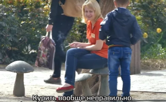 Соцэксперимент: мальчик спрашивает у взрослых, почему те курят