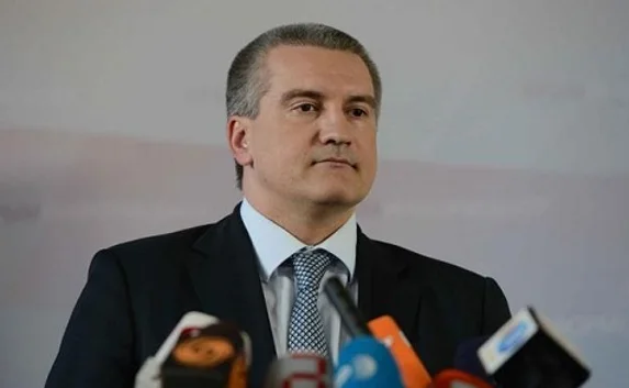 Видеопоздравление Аксёнова с Днём Победы