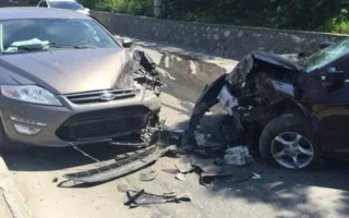 У памятника Солдату и Матросу столкнулись в лобовую два авто