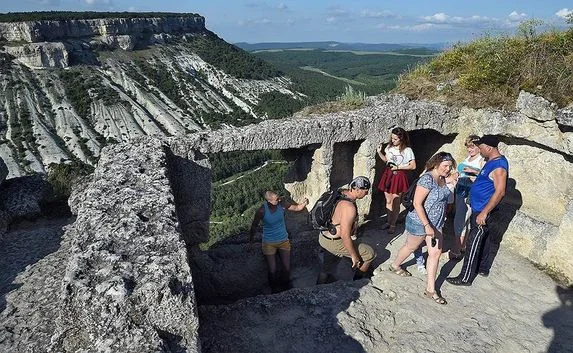Туристы не хотят в Крым: Большие деньги за низкий сервис