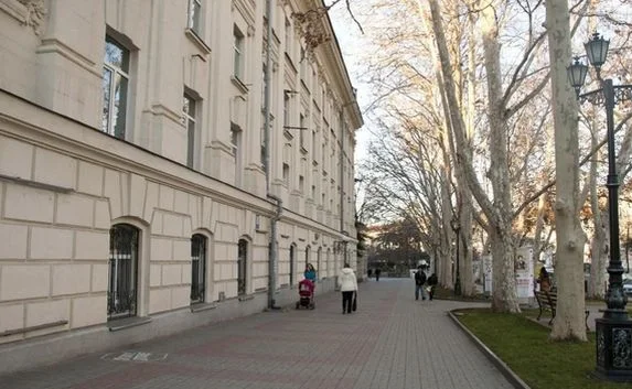 Разноцветные фасады в центре Севастополя запретят?