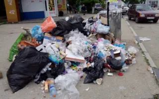 Рядом с кинотеатром на Северной стороне устроили «стихийную» свалку