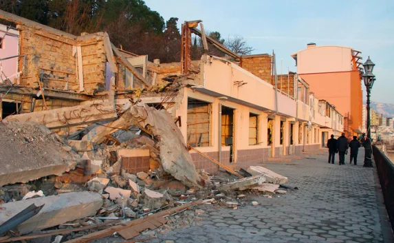Аксёнов хочет «зачистить» побережье от самостроев