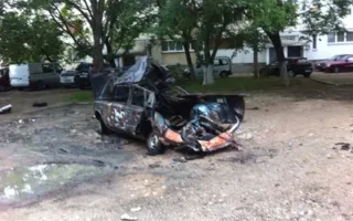 Во дворе дома по улице Вакуленчука взорвался автомобиль