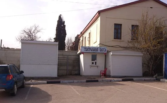 Незаконные ларьки мешают Херсонесу