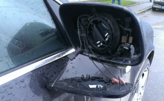 У Больничного комплекса неизвестные «обижают» чужие авто