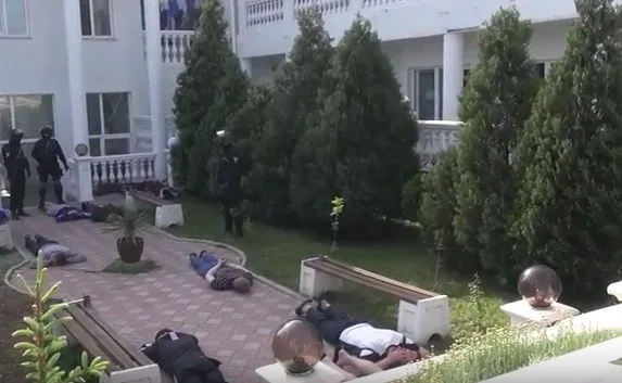 Спасённые из частного центра люди пока не могут уехать из Севастополя