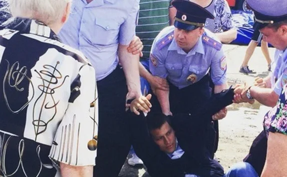 Разгон митинга на набережной Алушты: что говорят политологи