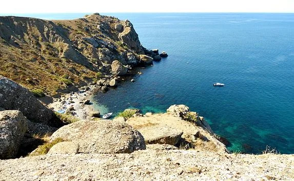 В сильный ливень и туман крымские спасатели помогли туристке