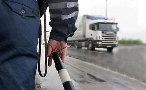 Инспектора ГИБДД осудили за получение взятки