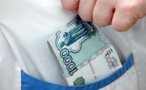 На врача-взяточника суд наложил огромный штраф