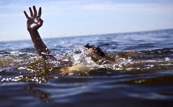 Мужчина утонул в море на пляже Керчи