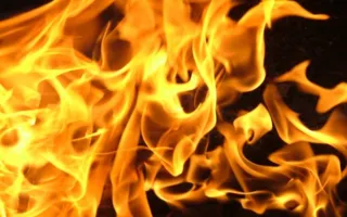 Пожар в Севастополе: огонь охватил три этажа 