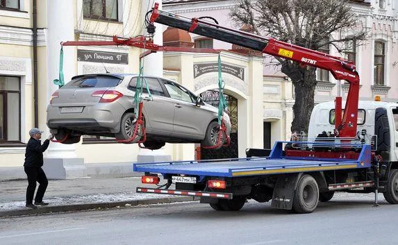 Эвакуация авто на штрафплощадку станет платной в Севастополе