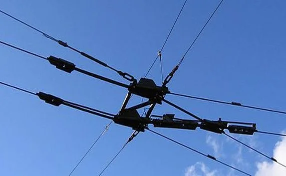Контактный троллейбусный провод оборвался в центре Севастополя