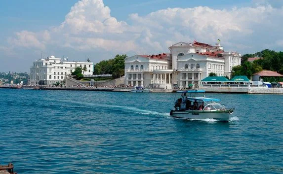 Ночью запрещено движение судов в двух севастопольских бухтах