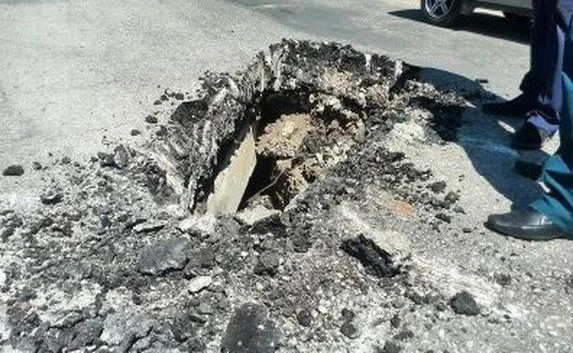 ​В Керчи обвалилась часть Аршинцевского моста 