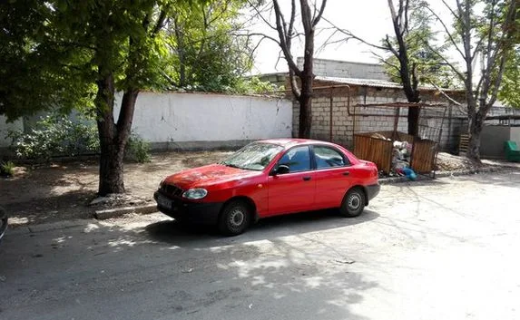 Мусор в районе Малахова кургана убрали после публикации в СМИ