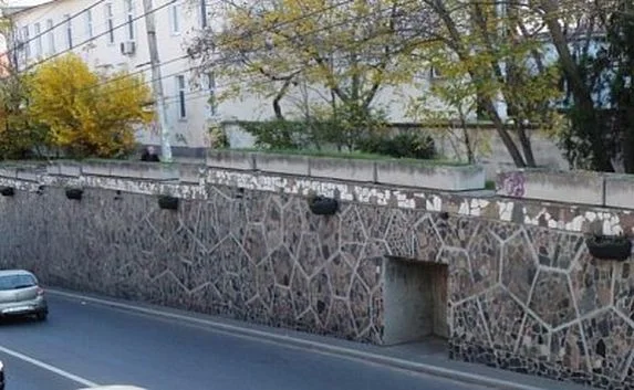 Выделены деньги на ремонт лестниц и подпорных стен в Севастополе 