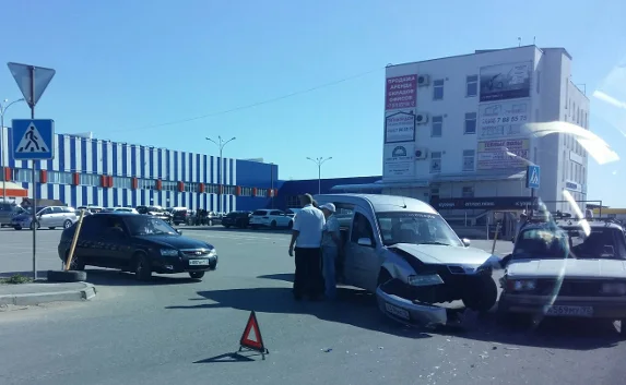 Произошло ДТП у «Новацентра» — фотофакт