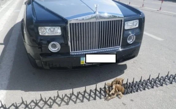 Пограничники Украины изъяли «Роллс Ройс», въехавший в Крым через паром