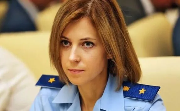 Наталья ​Поклонская в отпуске рулила комбайном