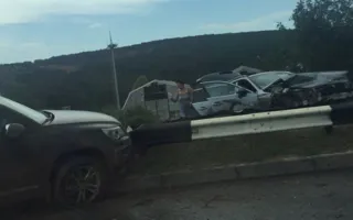 Под Севастополем «БМВ» улетел за «отбойник»