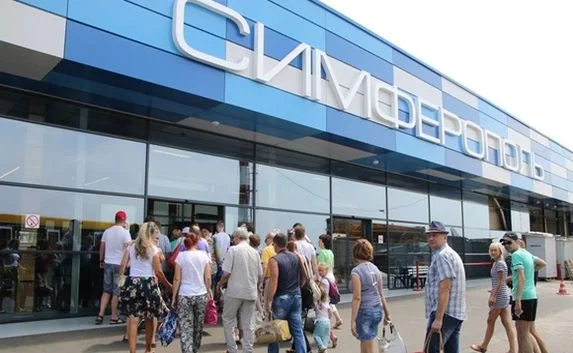 Трёхмиллионным пассажиром аэропорта стала многодетная мать