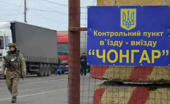 Из-за скопления транспорта и людей к «Чонгару» подъехали бригады МЧС