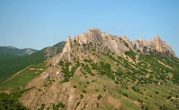 Крымские спасатели помогли пострадавшей туристке в Судаке