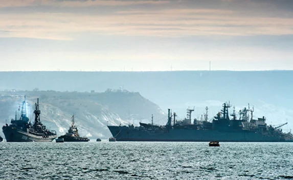 Масштабные военные учения стартовали в Крыму