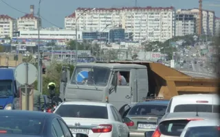 ДТП с участием грузовика и мотоциклистов стало причиной пробки