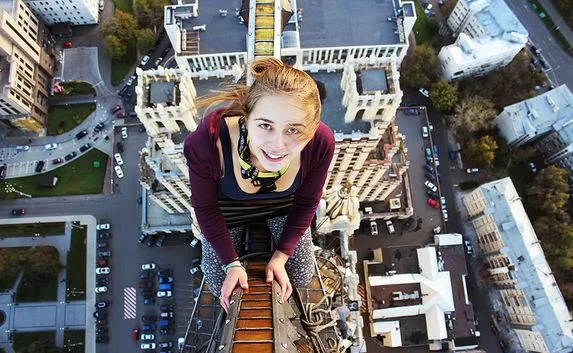Самые опасные селфи в мире (фото)