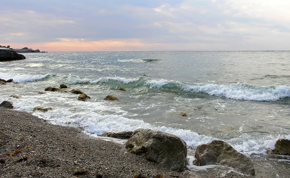 Девочку унесло в море на матрасе в Крыму: спасти ребёнка не удалось