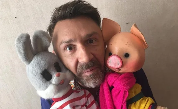 Шнуров спел песню для передачи «С добрым утром, малыши!»