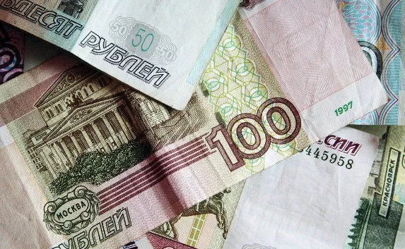 Незаконный приём на работу экс-госслужащего обернулся штрафом