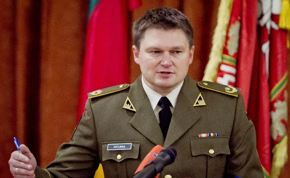 Литва отозвала атташе по обороне в РФ, женившегося на крымчанке