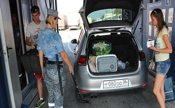На Керченской переправе у пассажиров нашли оружие и мачете