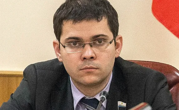 СМИ: Чиновник «с материка» займётся общественными связями в городе