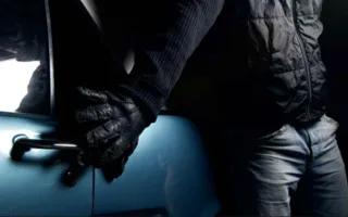 Два подростка за ночь «вскрыли» 13 автомобилей
