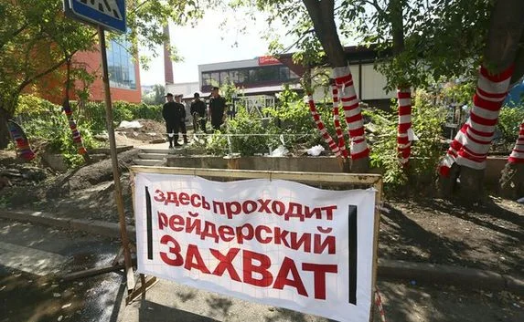 ​Предприниматель предстанет перед судом за рейдерский захват продбазы