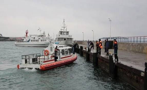 Спасённые моряки рассказали о затоплении плавкрана в Крыму